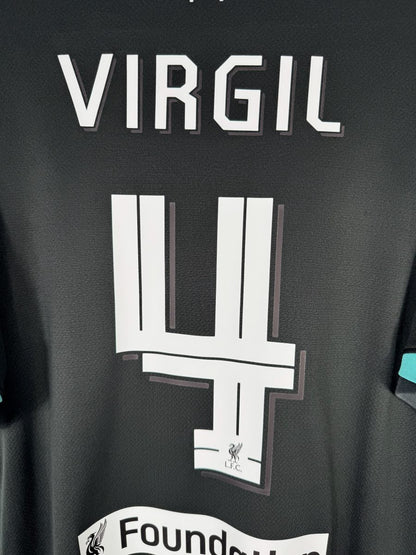Détail flocage Virgil N4 maillot Liverpool 2024-2025