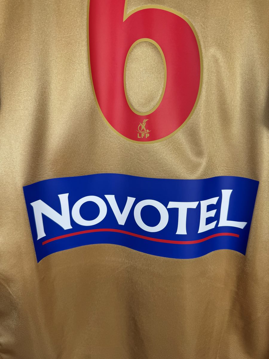 Détail sponsor Novotel dos maillot OL 2007-2008