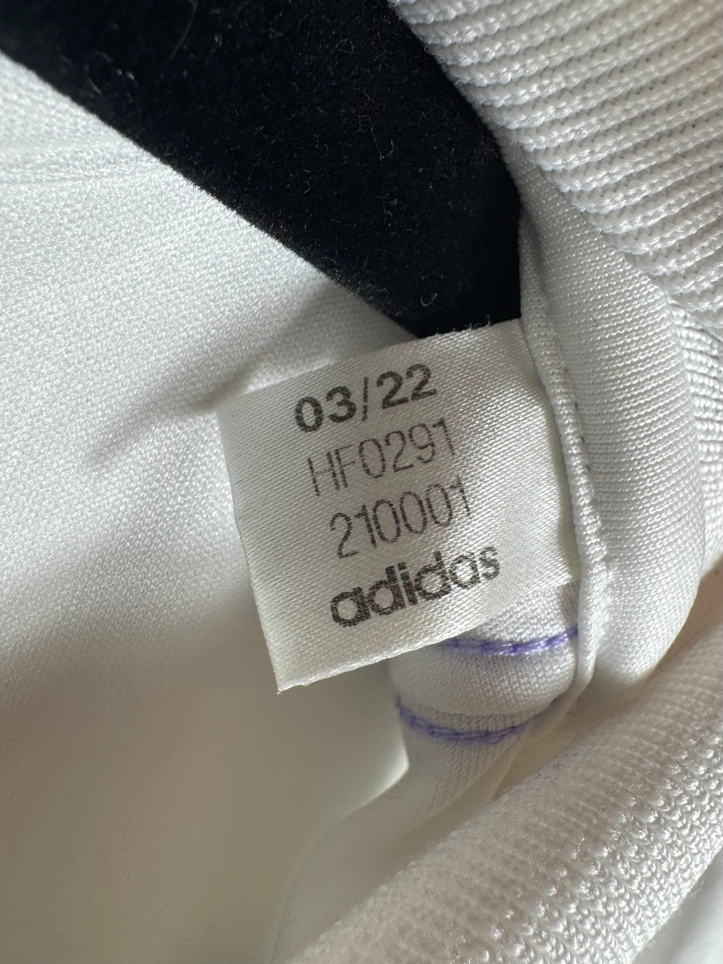 Étiquette interne code authenticité Adidas HF0291 maillot Real Madrid.