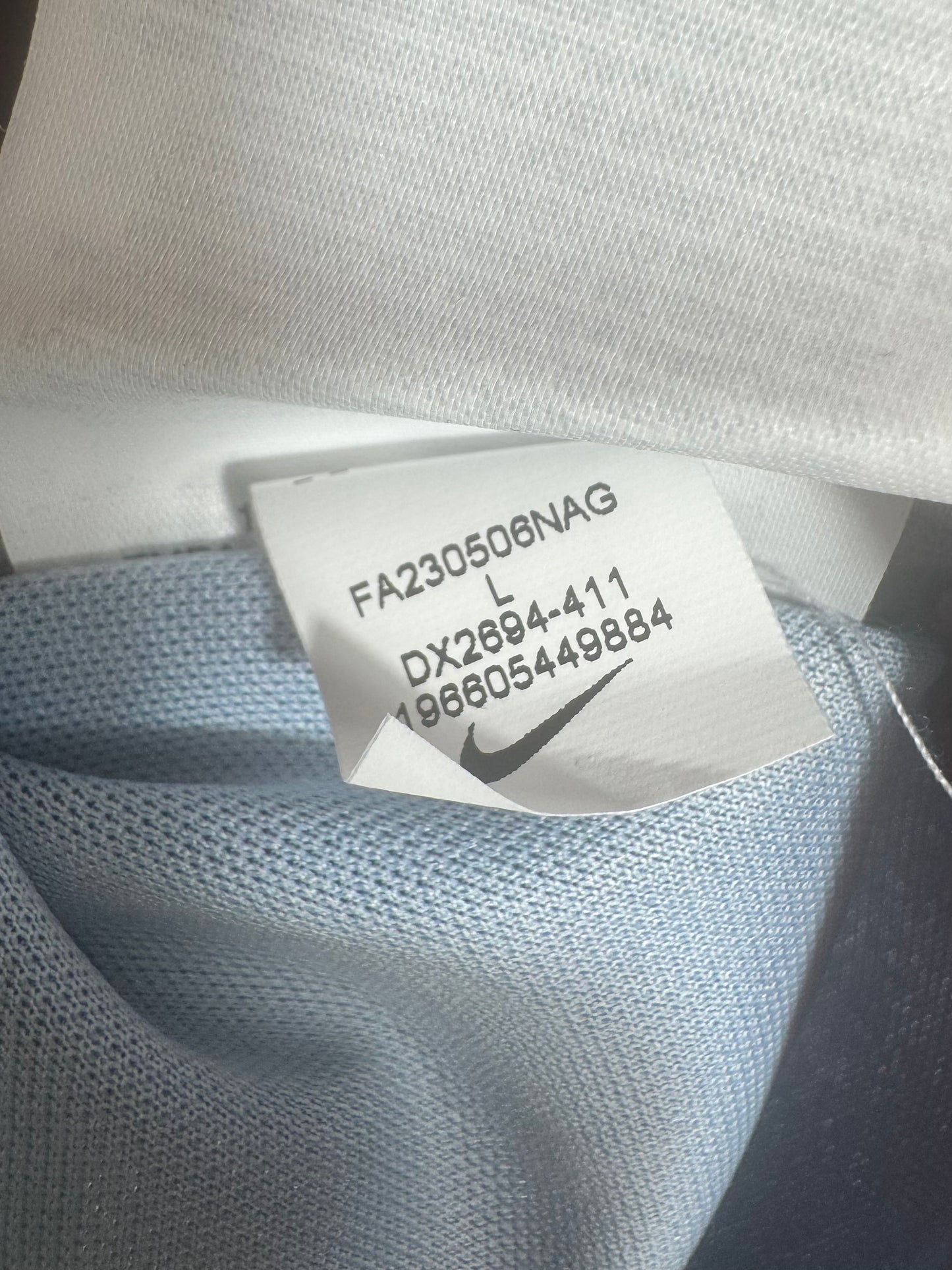 Étiquette interne code authenticité Nike DX2694-411 maillot PSG.