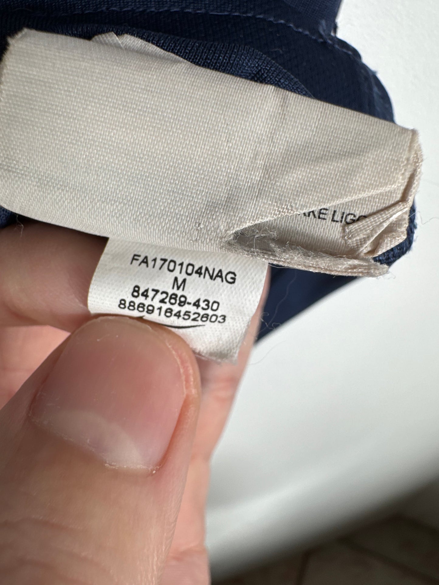 Étiquette d'authenticité Nike code 847269-430 pour le maillot domicile du PSG 2018, taille M.