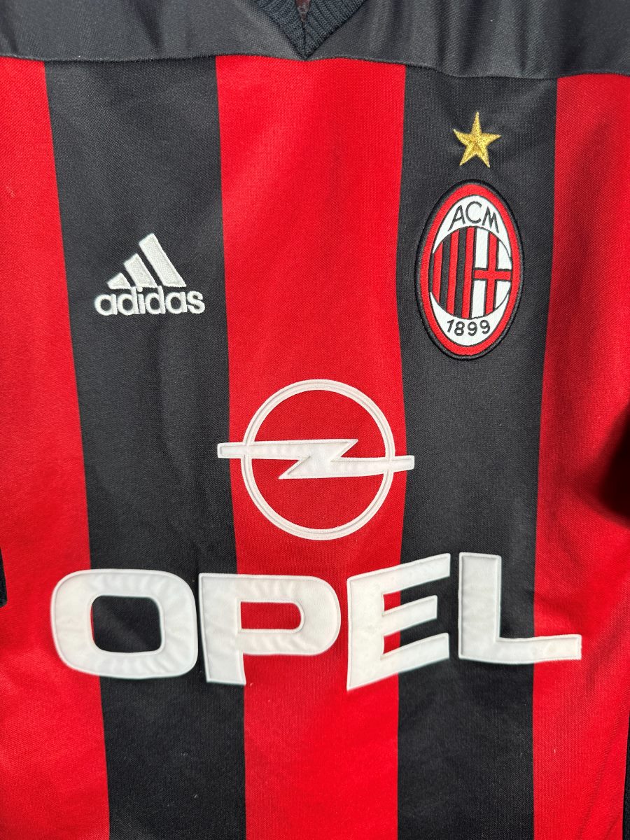 Détail écusson AC Milan 1899 et sponsor Opel