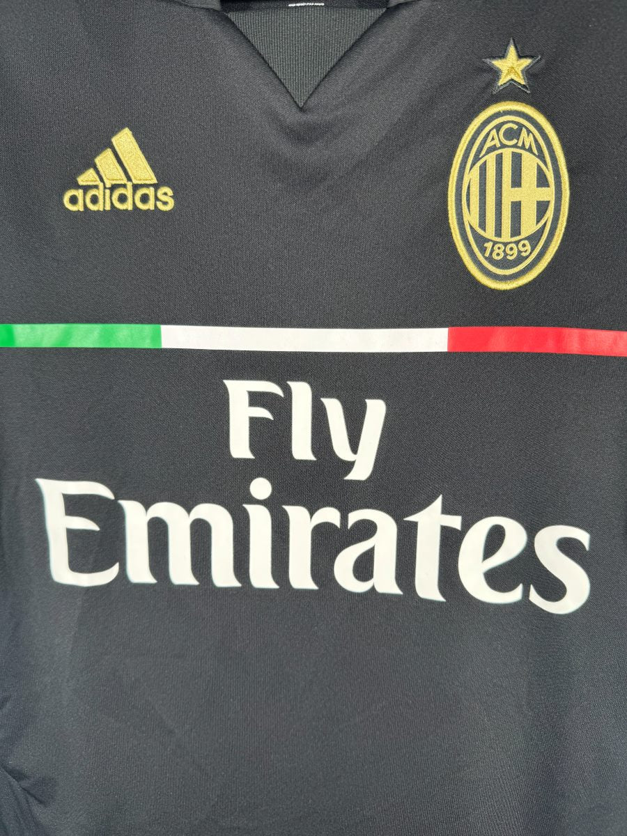 Écusson ACM brodé or et logo adidas doré, maillot AC Milan third 2011-2012 Thiago Silva