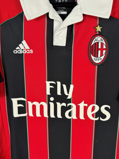 Écusson AC Milan 1899 brodé avec étoile dorée et sponsor Fly Emirates, maillot domicile 2012-2013