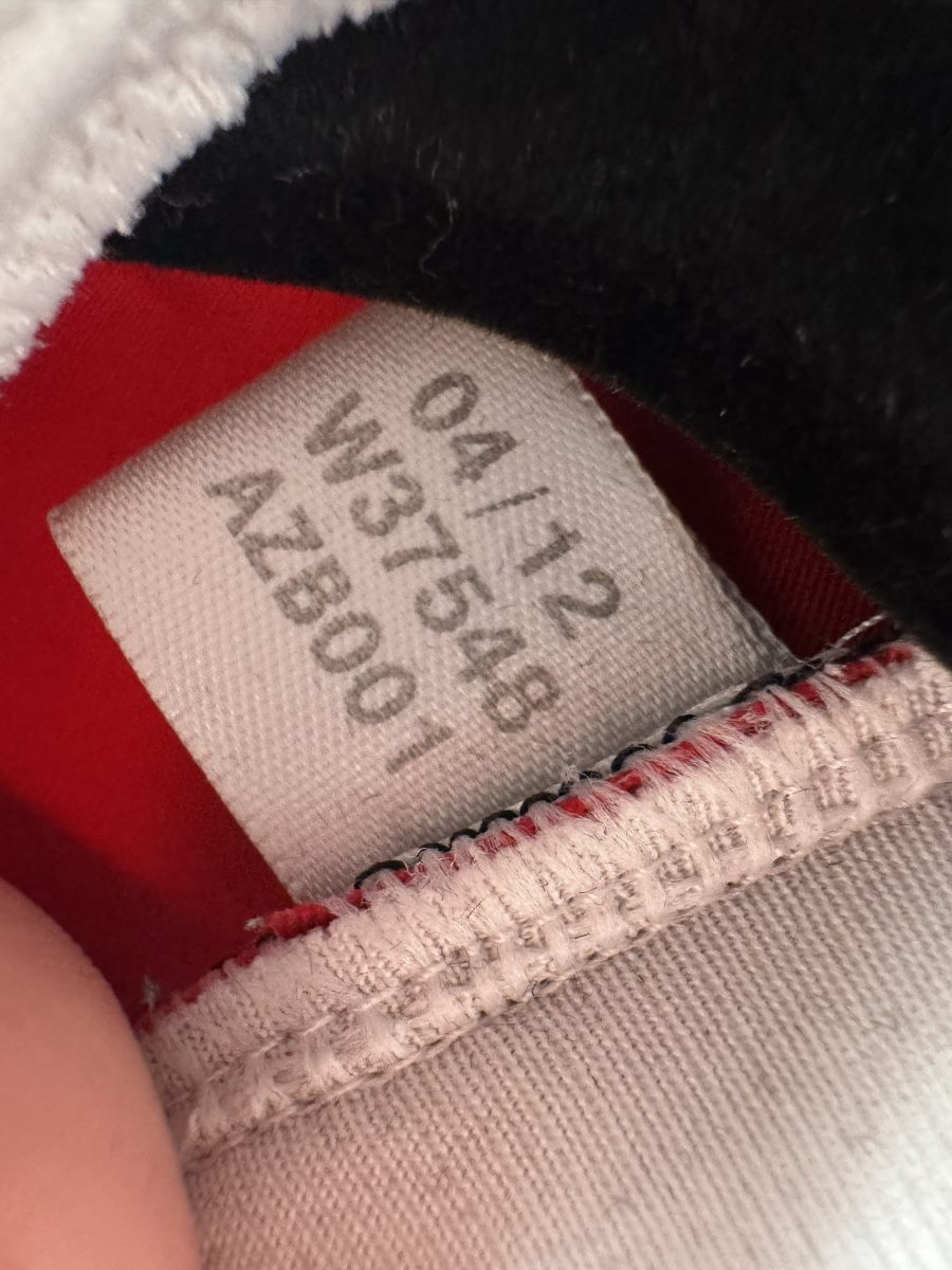 Étiquette intérieure adidas du maillot AC Milan 2012-2013 : date 04/12 et référence W37548