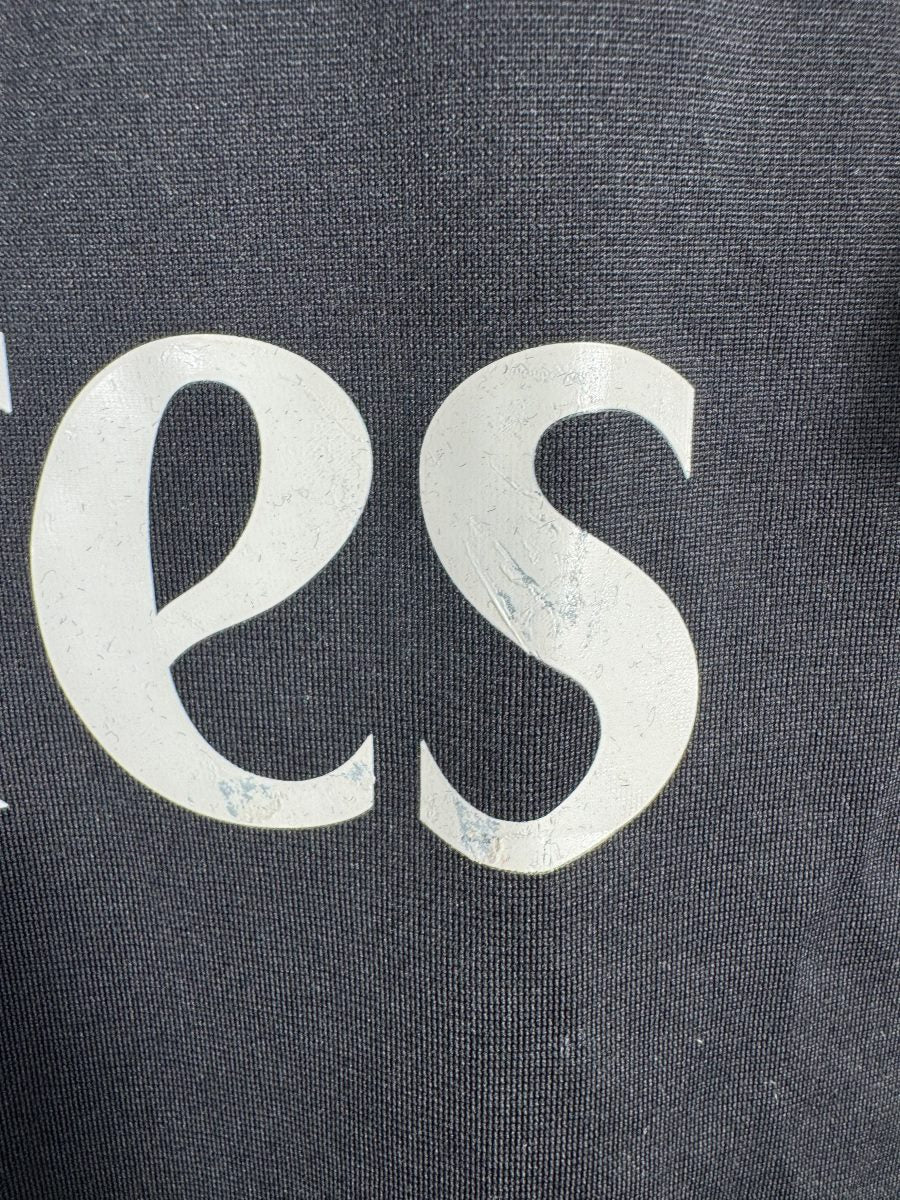 Craquelures sur les lettres es d'Emirates, maillot AC Milan third 2012-2013