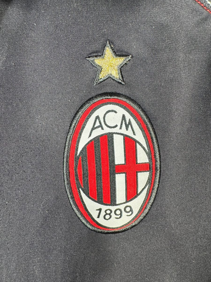 Écusson brodé AC Milan 1899 avec étoile dorée et drapeau italien sur le maillot third 2012-2013