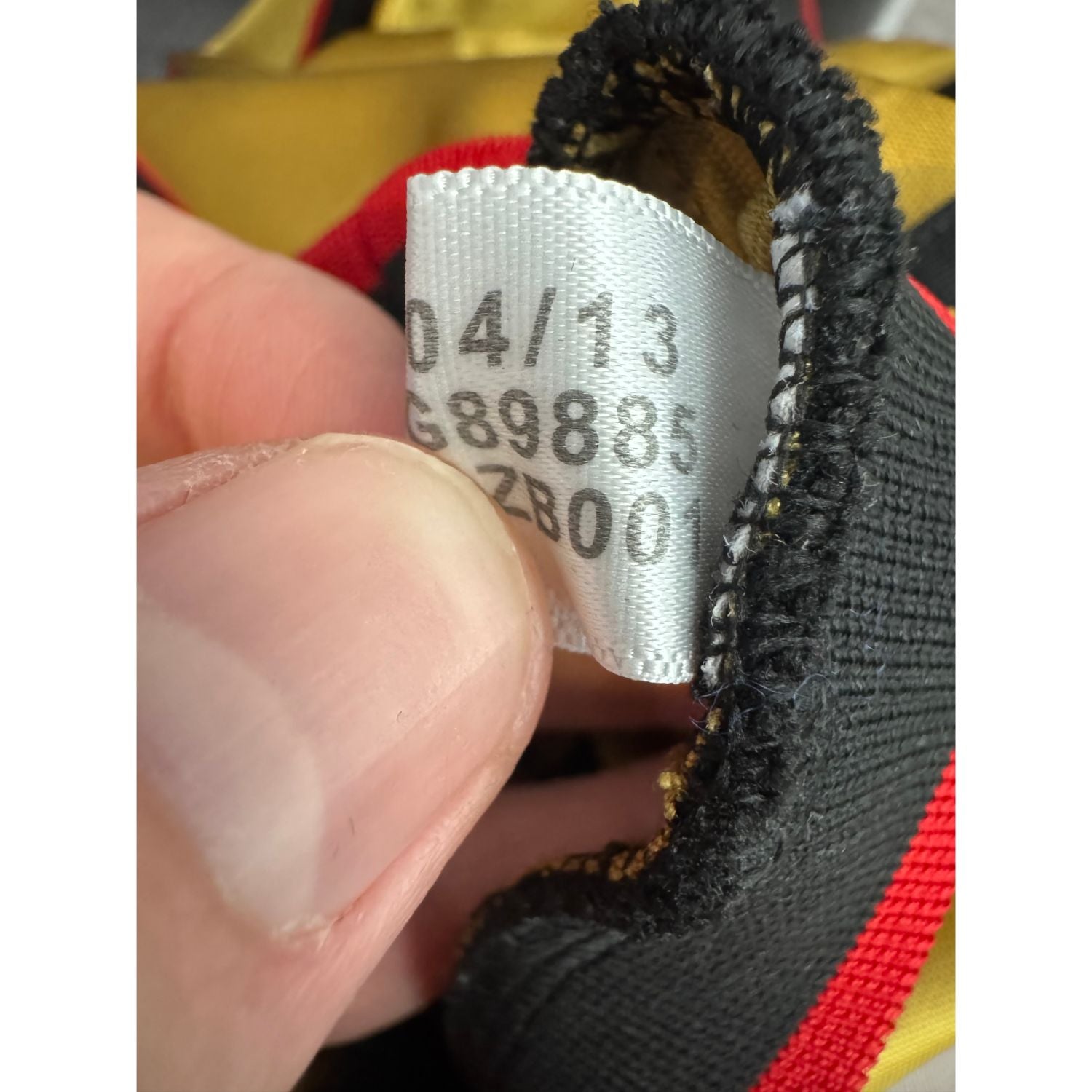 Étiquette d'authenticité avec code Adidas G89885 prouvant l'originalité du maillot