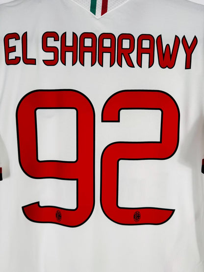 Gros plan du flocage El Shaarawy N°92 rouge avec écussons ACM intégrés, maillot extérieur 2013-2014
