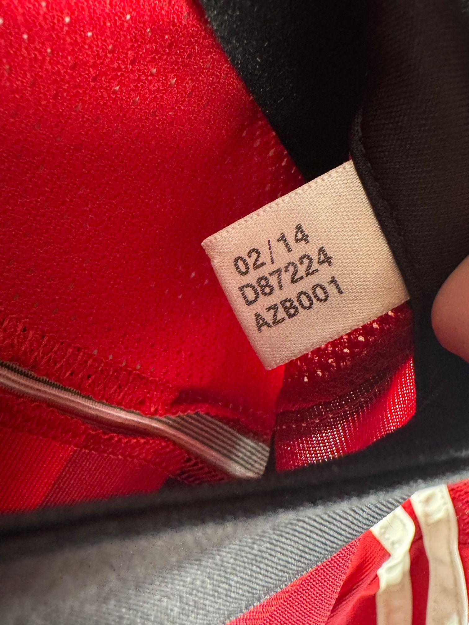 Étiquette d'authenticité avec code Adidas D87224 prouvant l'originalité du maillot