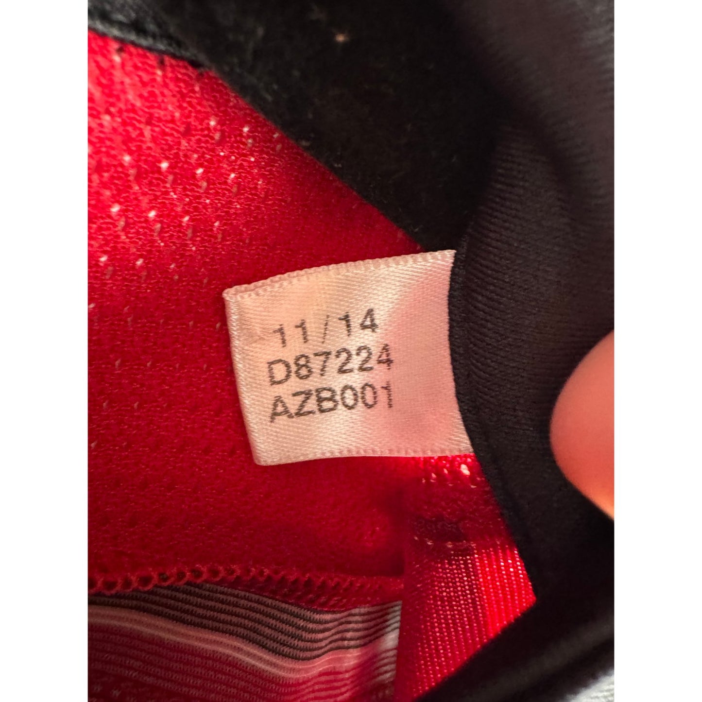 Étiquette d'authenticité avec code Adidas D87224 prouvant l'originalité du maillot