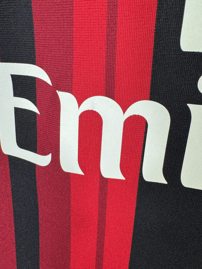 Défaut signalé : craquelure sur le E du sponsor Fly Emirates, AC Milan 2014-2015
