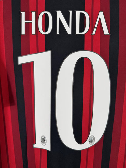 Détail du flocage HONDA N°10 sur le maillot domicile AC Milan 2014-2015