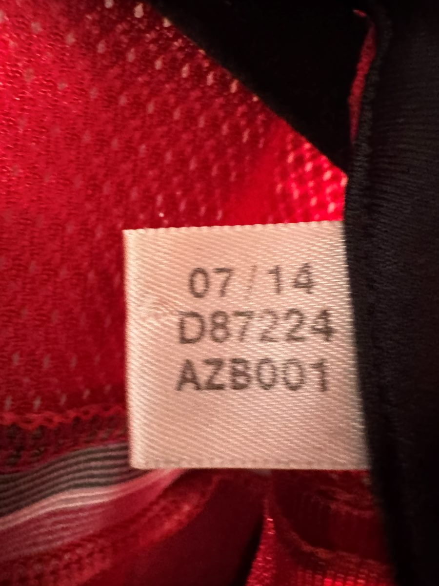 Étiquette intérieure adidas du maillot AC Milan 2014-2015 : date 07/14 et référence D87224
