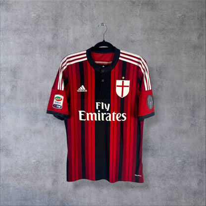 Face du maillot AC Milan 2014-2015 domicile rouge et noir avec sponsor Fly Emirates
