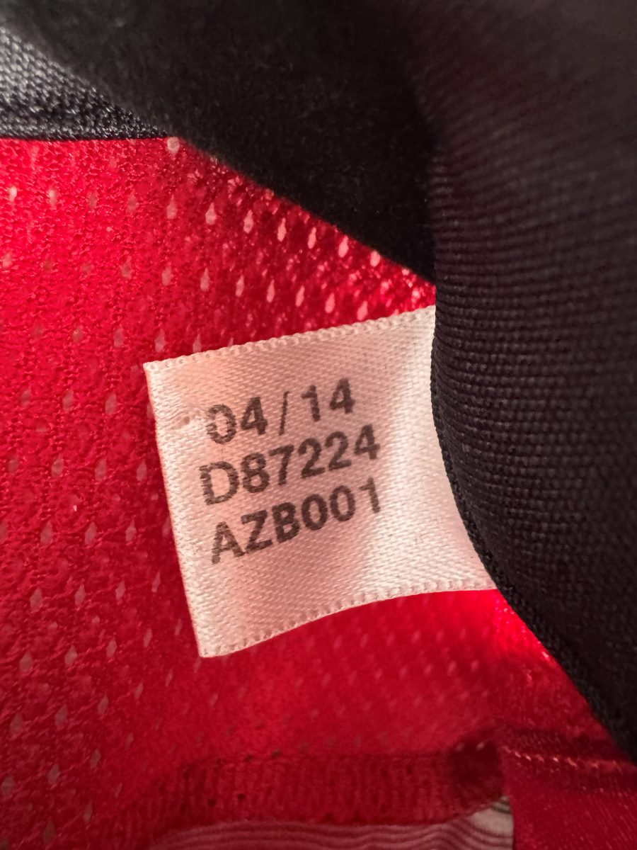 Étiquette Adidas d'origine 04/14 référence D87224 du maillot AC Milan 2014-2015