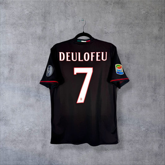 Dos du maillot AC Milan 2016-2017 domicile avec flocage Deulofeu N°7, patch Serie A TIM et badge 7 Ligues des Champions