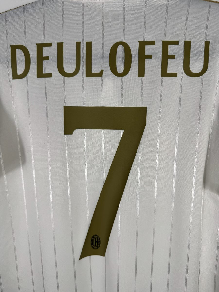 Détail du flocage doré DEULOFEU N°7 sur le maillot extérieur AC Milan 2016-2017