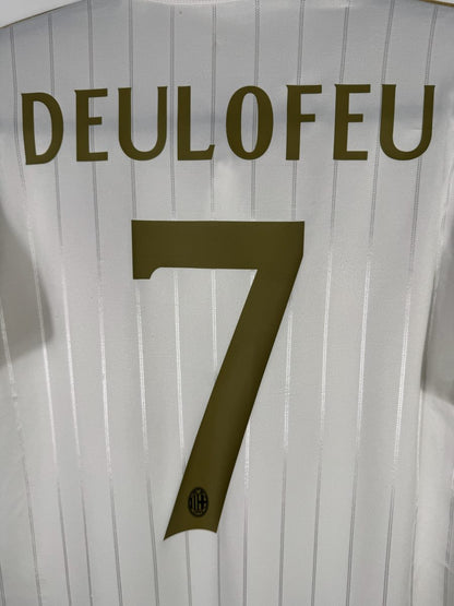 Détail du flocage doré DEULOFEU N°7 sur le maillot extérieur AC Milan 2016-2017