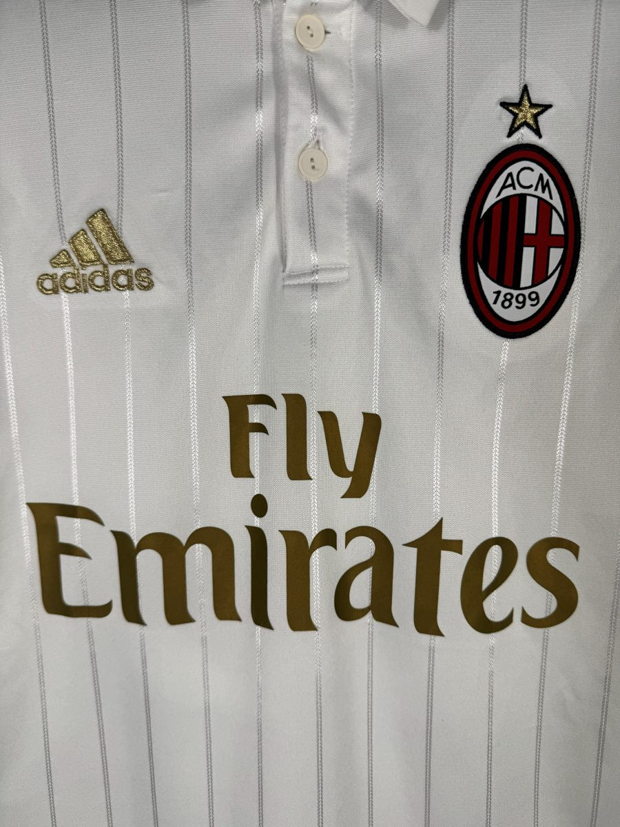 Écusson brodé AC Milan 1899 avec étoile dorée sur le maillot extérieur 2016-2017