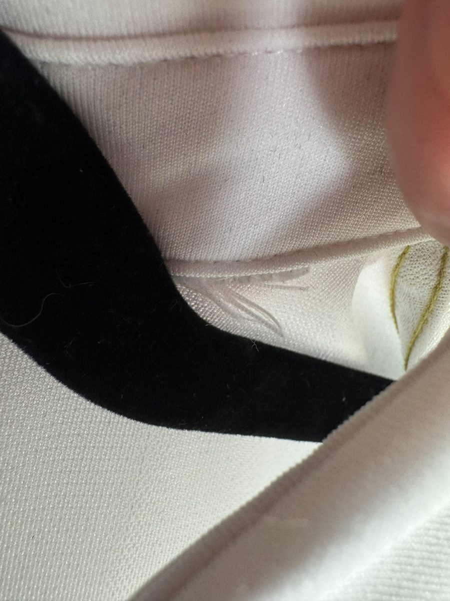 Étiquette de col coupée du maillot AC Milan 2016-2017 extérieur