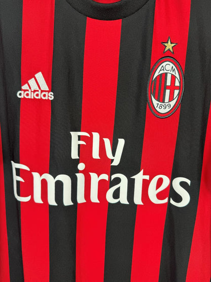 Écusson brodé ACM 1899 avec étoile, logo adidas et sponsor Fly Emirates, maillot AC Milan 2017-2018