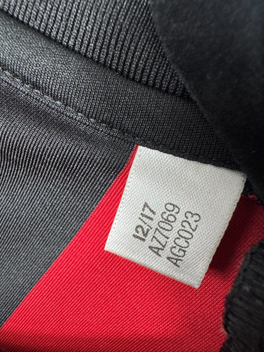 Étiquette adidas 12/17 référence AZ7069, maillot AC Milan domicile 2017-2018 Bonucci