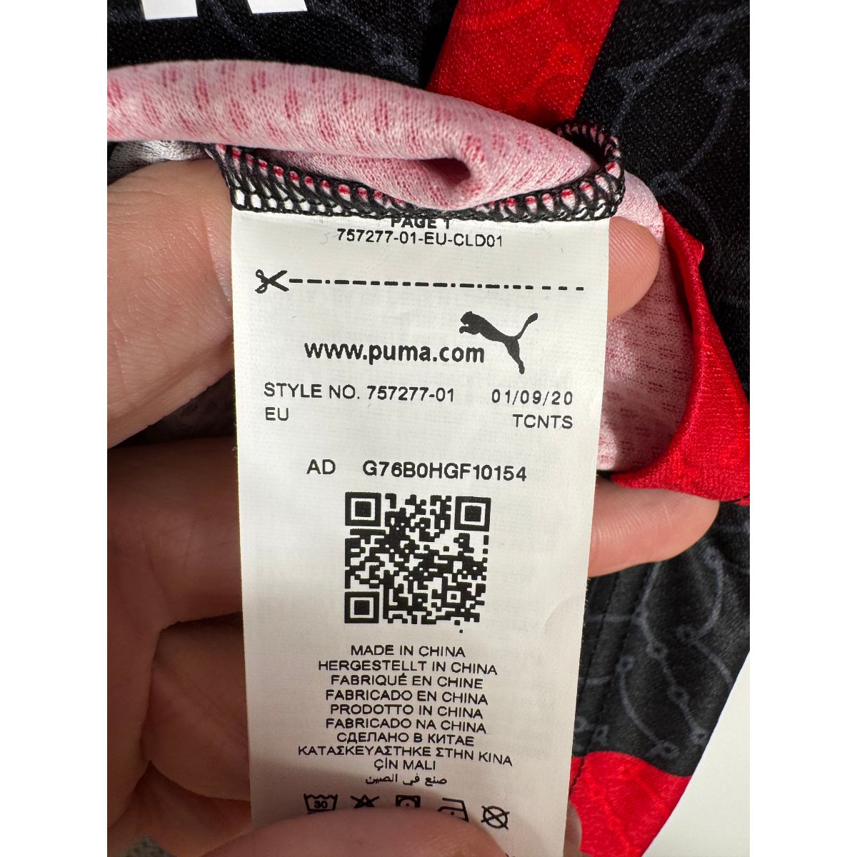 Étiquette d'authenticité avec code Puma 757277-01 prouvant l'originalité du maillot