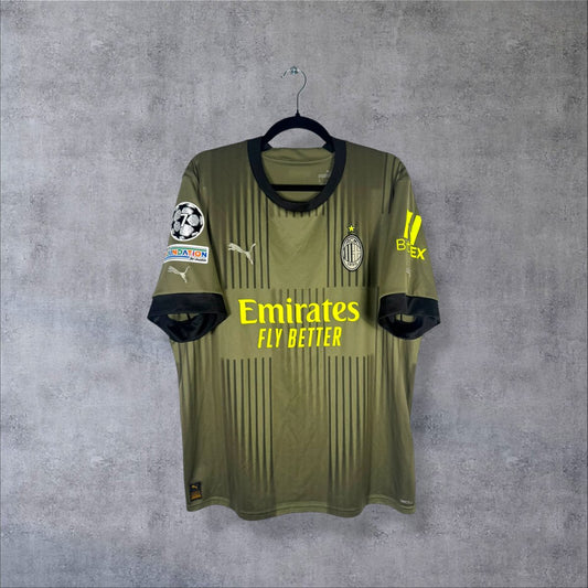 Face du maillot AC Milan 2022-2023 third Puma kaki sponsor Emirates Fly Better