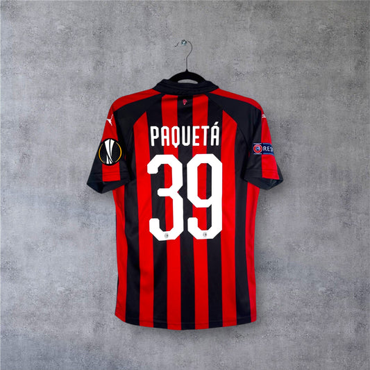 Dos du maillot AC Milan avec flocage PAQUETÁ 39 et patchs Europa League.
