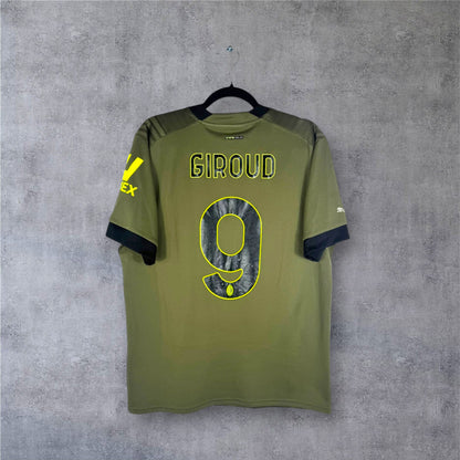 Flocage officiel jaune fluo GIROUD numéro 9 au dos du maillot vert AC Milan.