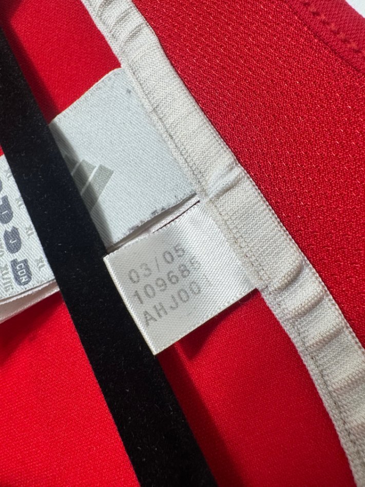 Étiquette d'authenticité avec code Adidas 109685 prouvant l'originalité du maillot