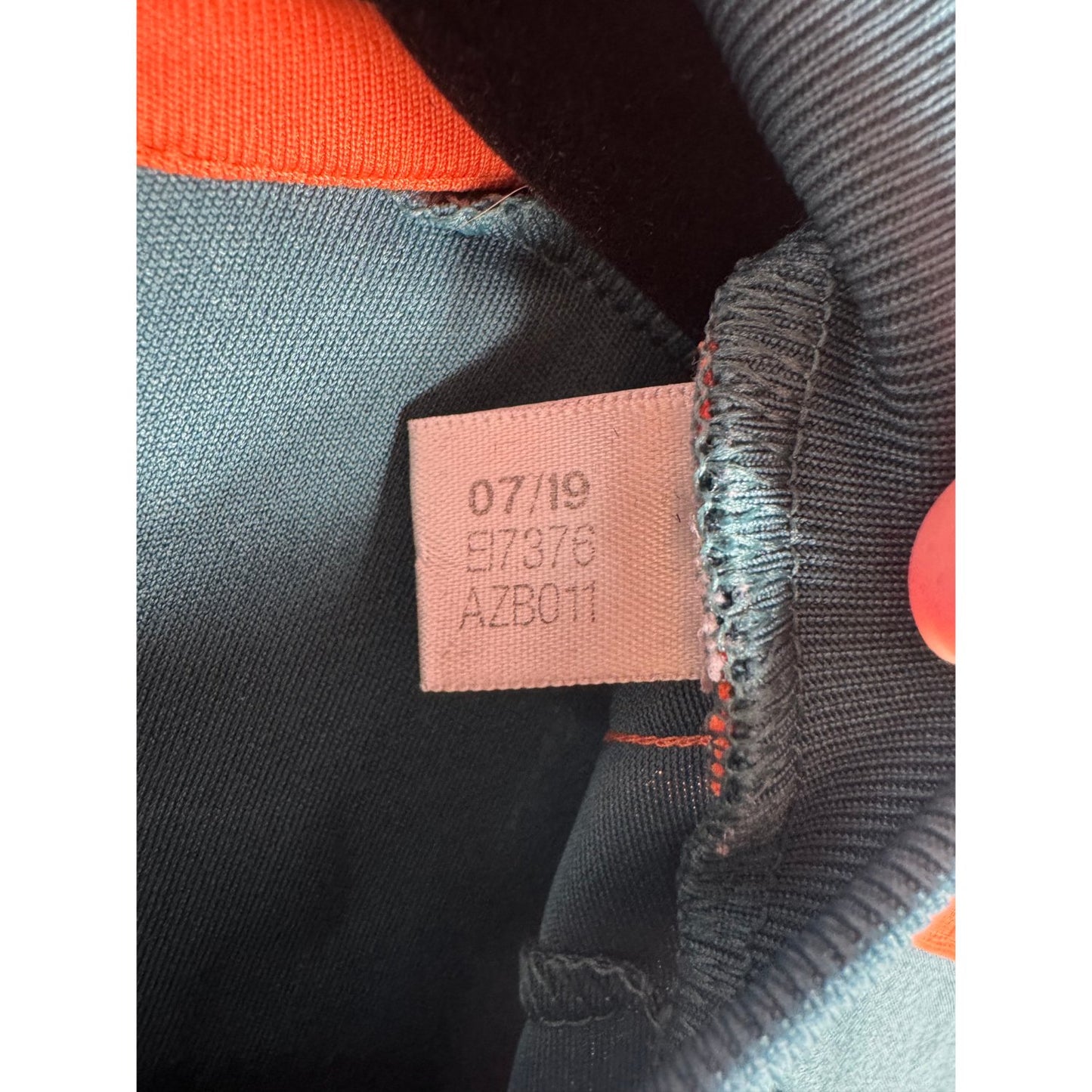 Étiquette d'authenticité avec code Adidas EI7376 prouvant l'originalité du maillot