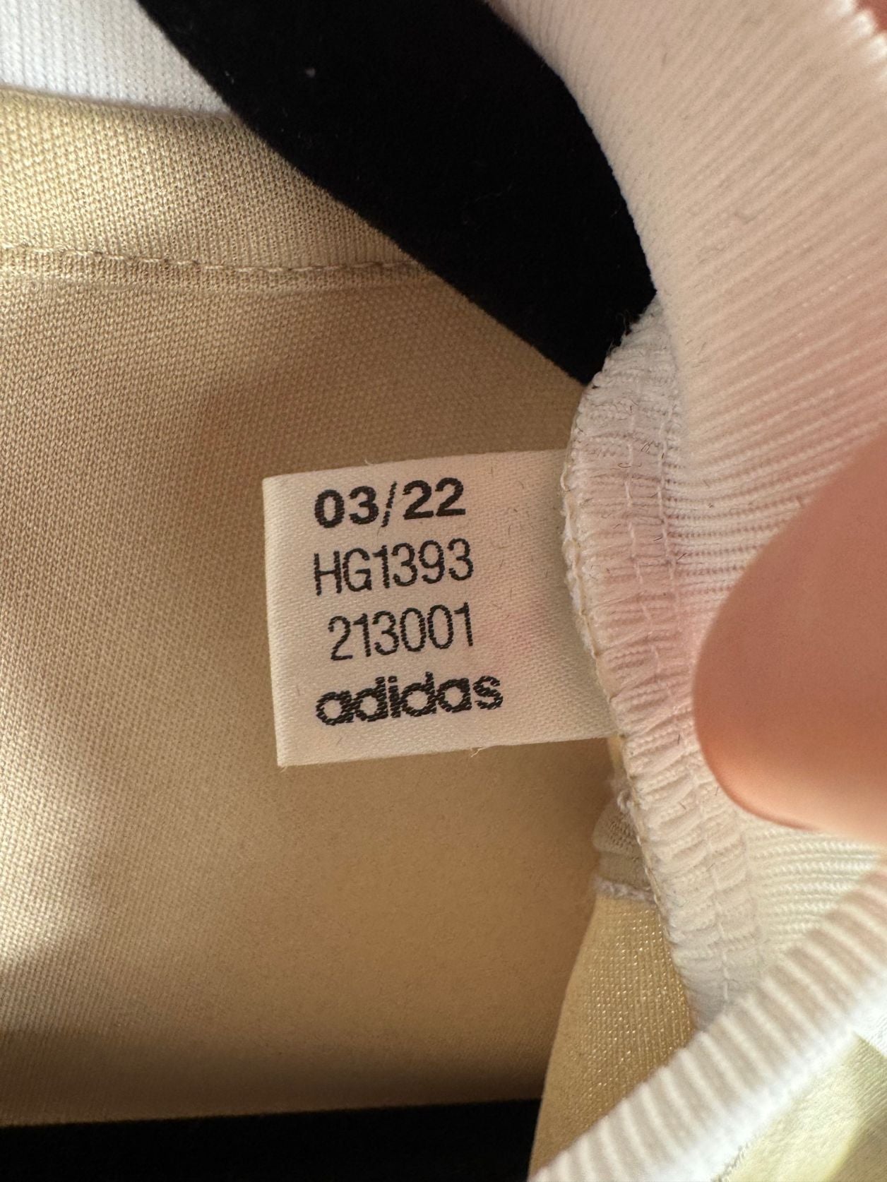 Étiquette d'authenticité avec code Adidas HG1393 prouvant l'originalité du maillot