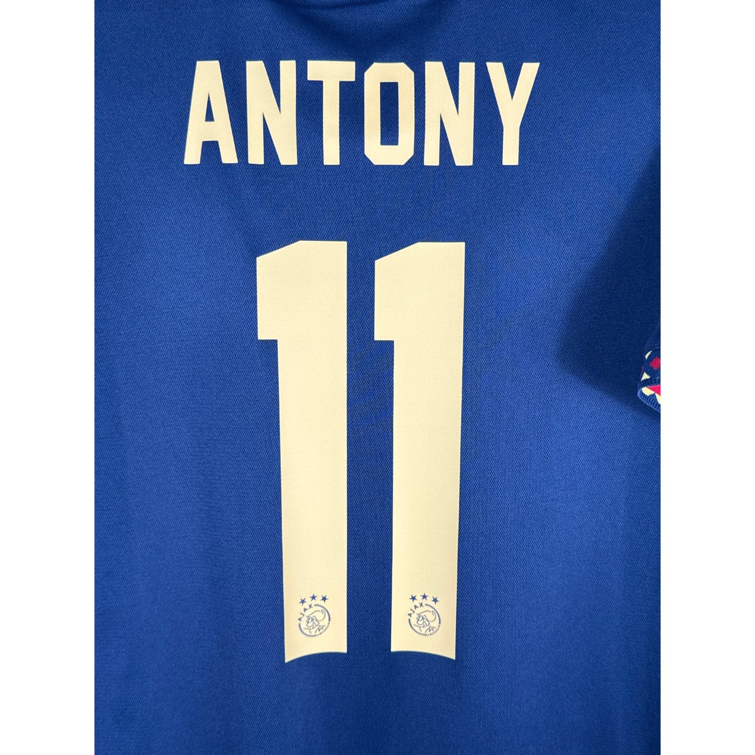 Détail de la typographie du flocage sur le numéro 11 d'Antony