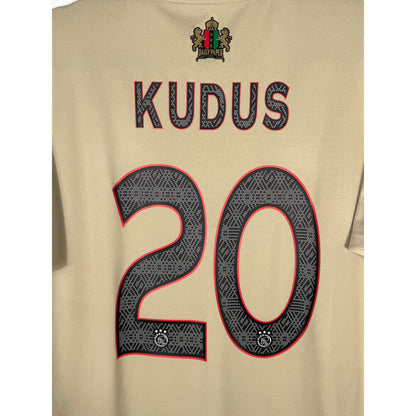 Détail de la typographie du flocage sur le numéro 20 de Mohammed Kudus