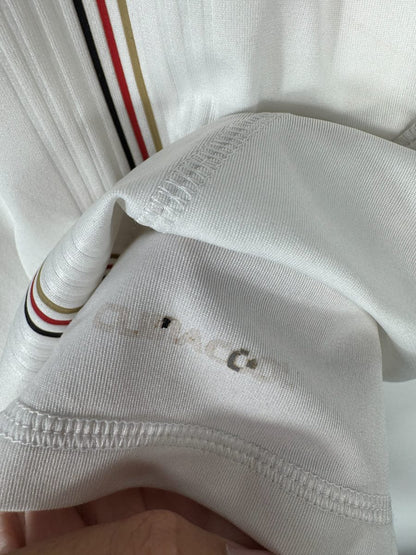 Légère trace sur le bas de côté du maillot Allemagne 2010, seul défaut relevé