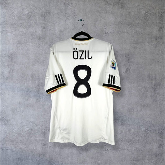 Dos du maillot Allemagne 2010 domicile avec flocage Özil numéro 8 et patch Coupe du Monde 2010