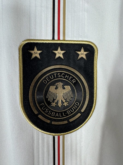 Écusson DFB brodé fil doré avec trois étoiles 54 74 90 sur le maillot Allemagne 2010