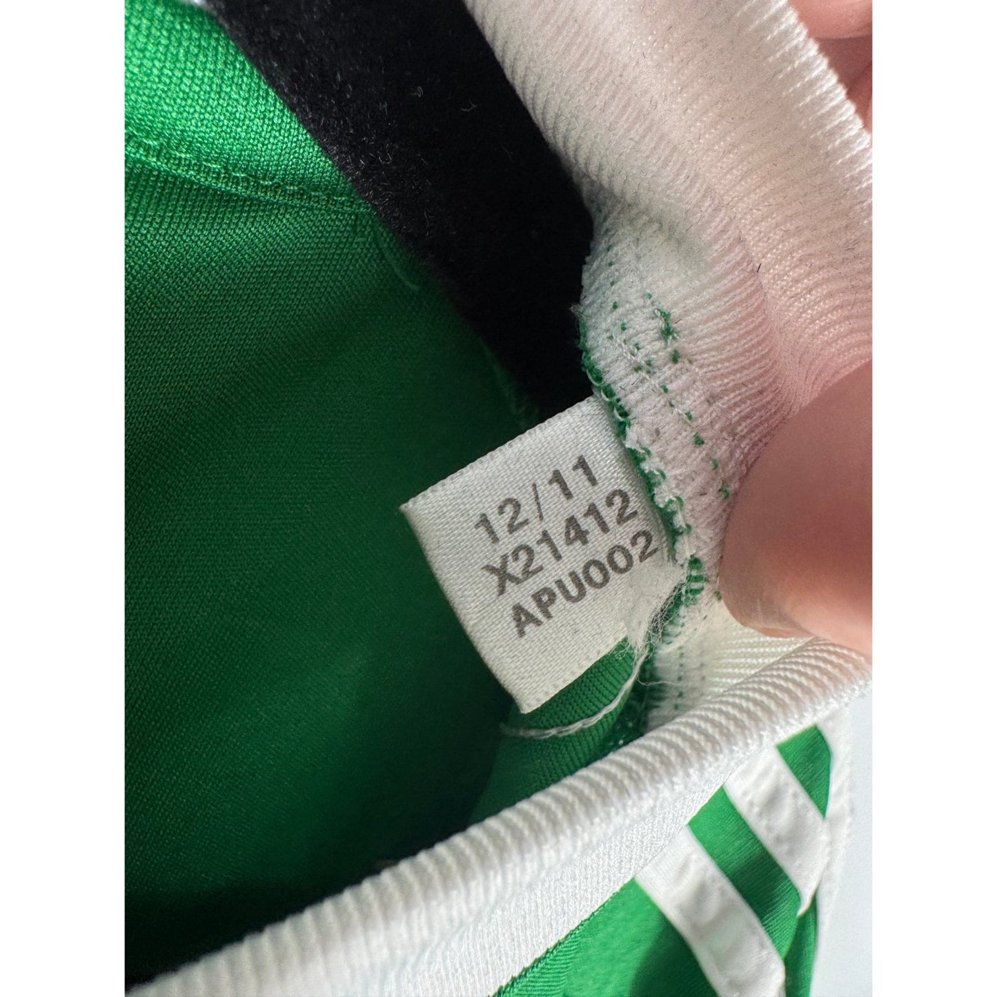 Étiquette d'authenticité avec code Adidas X21412 prouvant l'originalité du maillot