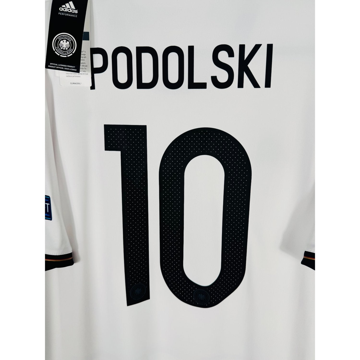 Détail des étiquettes neuves d'origine (BNWT) sur le maillot de l'Allemagne