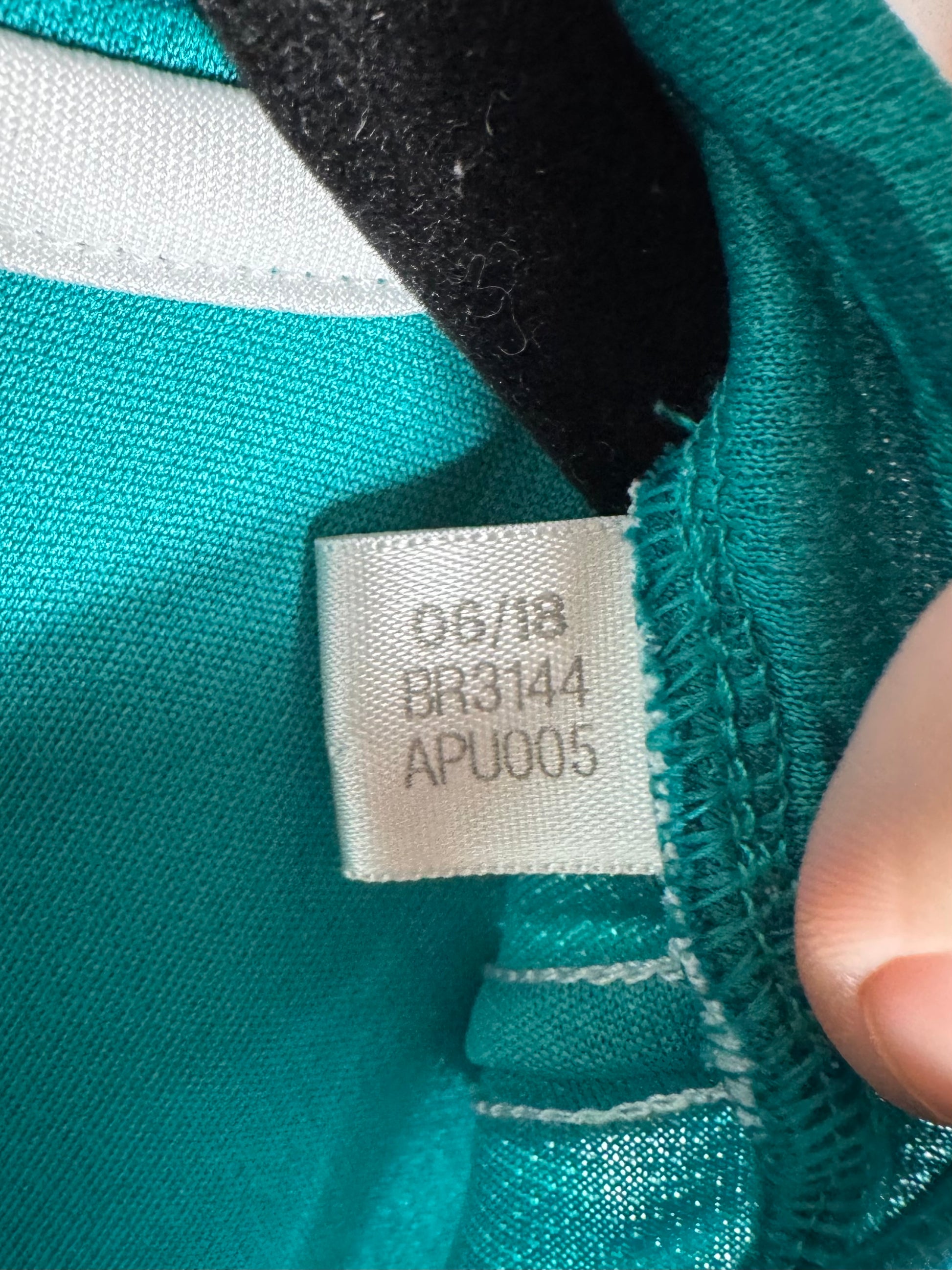 Étiquette d'authenticité avec code Adidas BR3144 prouvant l'originalité du maillot