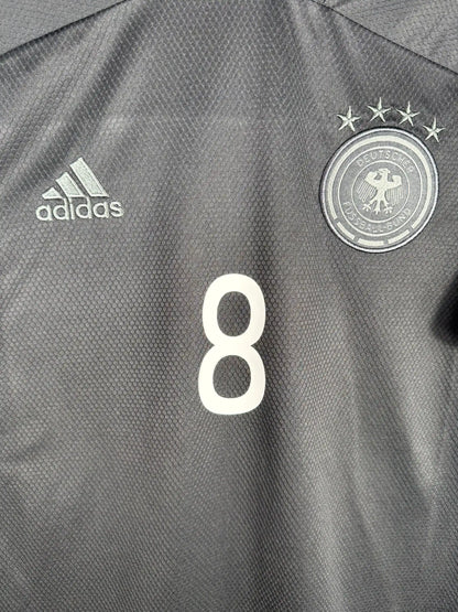 Détail écusson DFB 4 étoiles et logo Adidas sur maillot Allemagne extérieur 2020-2021 dernier tournoi ère Löw