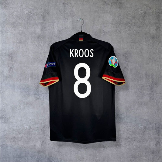 Dos du maillot Allemagne 2020-2021 extérieur noir avec flocage Kroos N°8 et patch UEFA Euro 2020 authentique