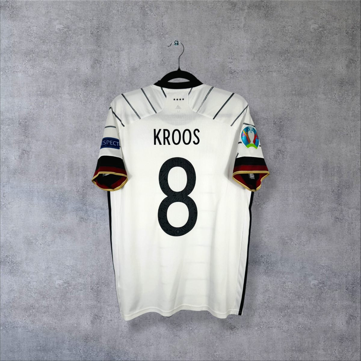 Maillot Allemagne 2020 domicile adidas, dos floqué Kroos 8, badges Euro 2020 et Respect