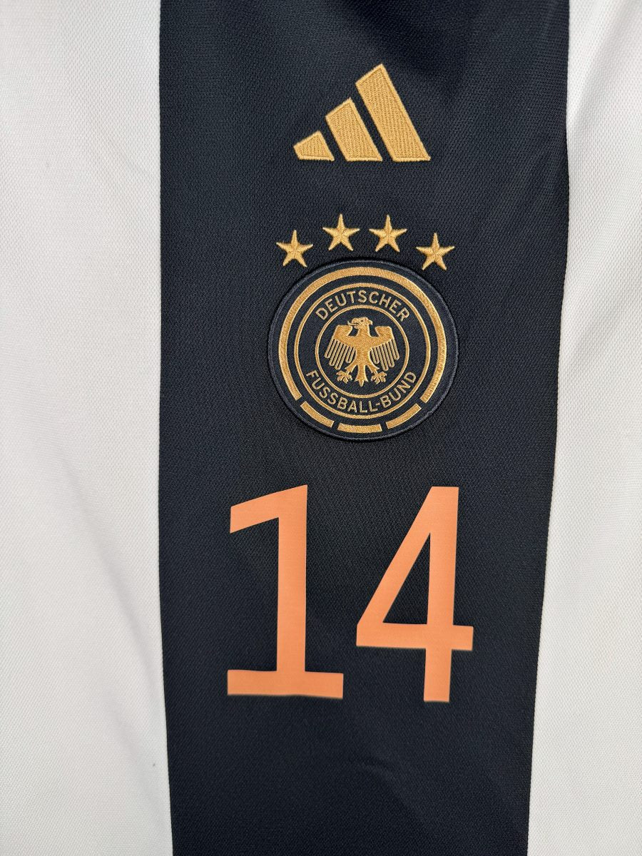 Écusson DFB et quatre étoiles dorées, maillot Allemagne domicile 2022-2023