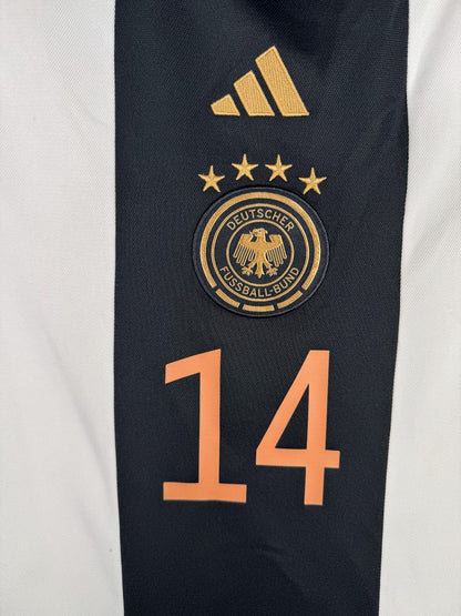Écusson DFB et quatre étoiles dorées, maillot Allemagne domicile 2022-2023