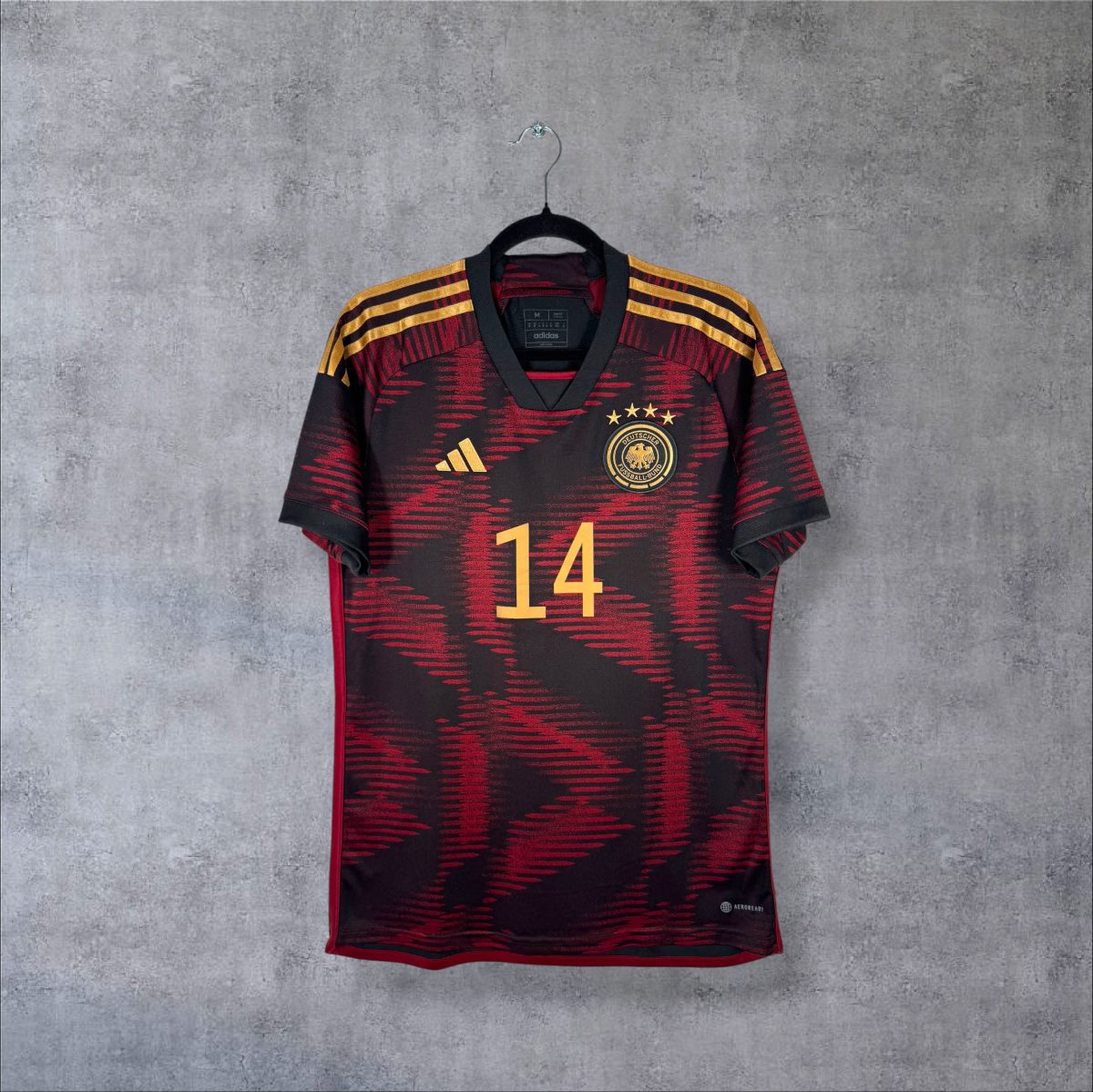 Maillot Allemagne extérieur 2022 adidas de face, numéro 14 or et quatre étoiles