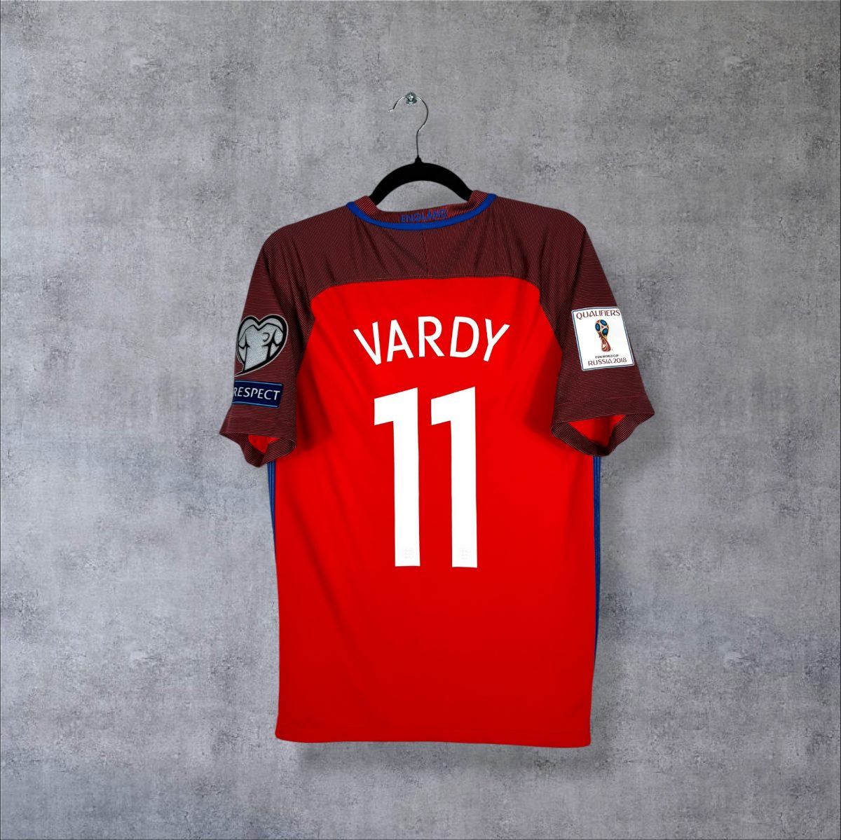 Dos du maillot extérieur Angleterre 2016-2017 Nike rouge à manches bordeaux, flocage Vardy 11