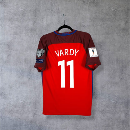 Dos du maillot extérieur Angleterre 2016-2017 Nike rouge à manches bordeaux, flocage Vardy 11
